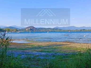 Foto Appartamento a Arona di 11300 m² con 10 locali in vendita