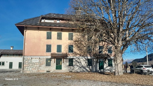 Foto Hotel a Enego di 1000 m² in vendita