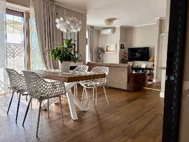 Foto Appartamento a Firenze Rovezzano di 100 m² con 4 locali in vendita