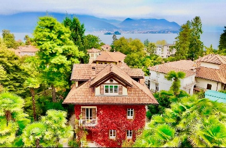 Foto Villa unifamiliare a Stresa Pallanza Lago di 220 m² con 10 locali