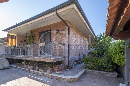 Foto Appartamento in Via Publio de Tommasi 19, Roma di 75 m² con 3 locali