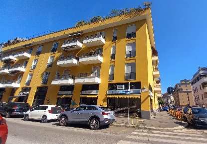 Foto Negozio in Via Maffei, Milano Montenero di 400 m² con 3 locali