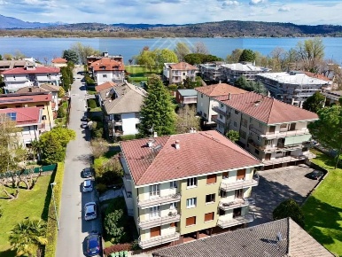 Foto Appartamento a Arona di 90 m² con 3 locali in vendita