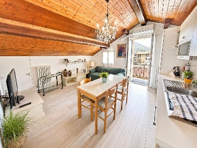 Foto Appartamento a Arona Centro di 70 m² con 3 locali in vendita