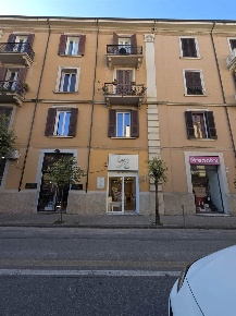 Foto Attività commerciale in via montesanto 91, Cosenza Centro di 89 m²