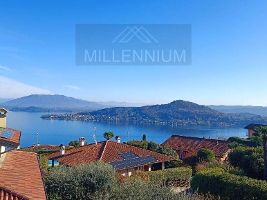 Foto Villa unifamiliare a Meina Ghevio di 250 m² con 6 locali in vendita