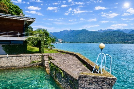 Foto Villa unifamiliare a Stresa Pallanza Lago di 300 m² con 6 locali