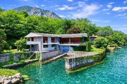 Foto Villa unifamiliare a Stresa Pallanza Lago di 300 m² con 6 locali