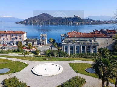 Foto Appartamento a Arona di 150 m² con 5 locali in vendita