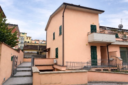 Foto Villa a schiera in Via della Concordia, Pistoia Stadio di 130 m²