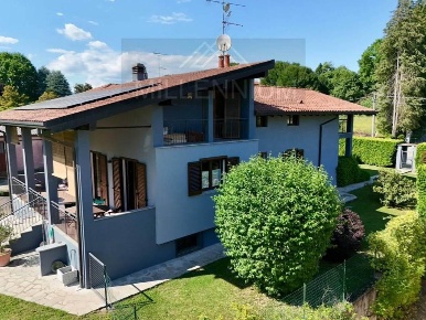 Foto Villa unifamiliare a Dormelletto di 350 m² con 7 locali in vendita