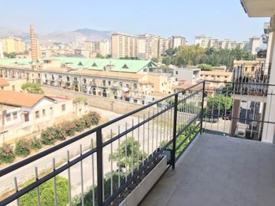 Foto Appartamento in Via Pindemonte  37, Palermo di 180 m² con 5 locali