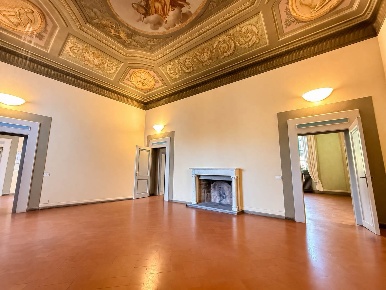 Foto Ufficio a Prato Centro Storico - San Francesco di 220 m² con 6 locali