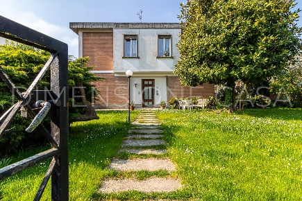 Foto Villa unifamiliare a Cavezzo di 171 m² con 6 locali in vendita