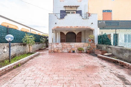 Foto Casa indipendente a Catania Villaggio Paradiso di 130 m² con 8 locali