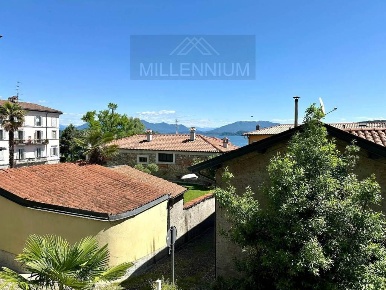 Foto Villa unifamiliare a Meina di 320 m² con 10 locali in vendita