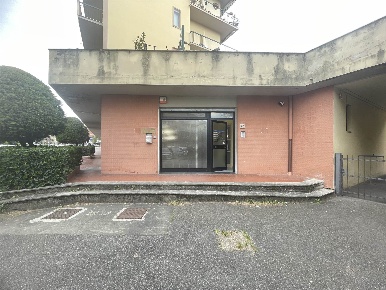 Foto Ufficio a Firenze Isolotto Talenti di 106 m² con 7 locali in vendita