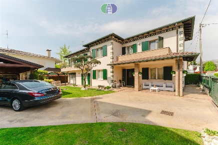 Foto Casa indipendente in Via Della Cerva 57, Noale Centro di 193 m²