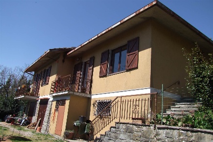 Foto Villa bifamiliare a Pelago Borselli di 215 m² con 12 locali in vendita