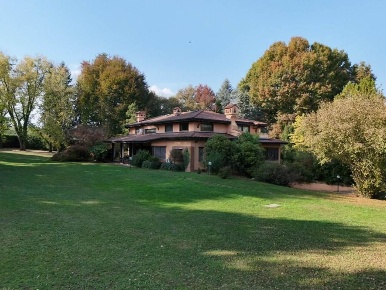 Foto Villa unifamiliare a Arona Centro di 900 m² con 20 locali in vendita