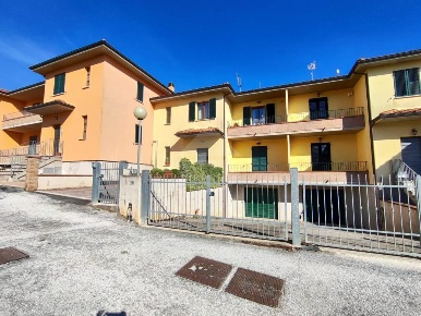 Foto Villa a schiera in Via del Pettirosso, Gubbio di 160 m² con 8 locali