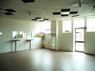 Foto Capannone industriale a Arezzo di 100 m² con 2 locali in affitto