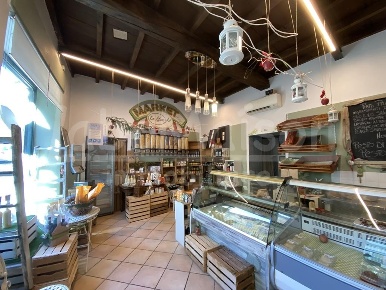 Foto Negozio a Gavirate Centro di 45 m² con 2 locali in affitto
