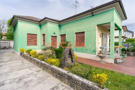 Foto Villa unifamiliare in via abele crespi, Fara Gera d'Adda Centro
