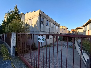 Foto Laboratorio in Via Po, Meda di 340 m² in vendita
