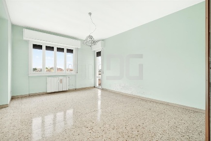 Foto Appartamento in Via Trieste, Limbiate Centro di 95 m² con 3 locali