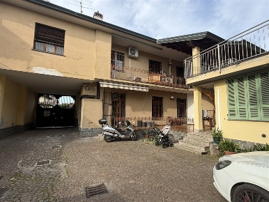 Foto Appartamento in via trieste, Vittuone di 120 m² con 4 locali