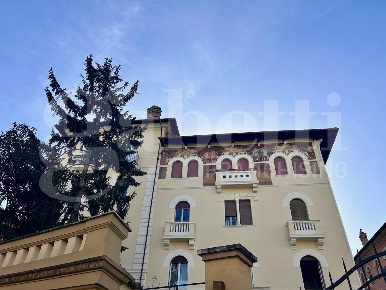 Foto Appartamento in Via Siacci 9, Roma Parioli di 162 m² con 5 locali