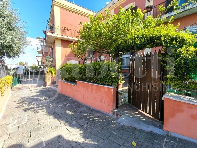 Foto Appartamento in Via CANARDE A SAN PIETRO 27, Portici di 70 m²