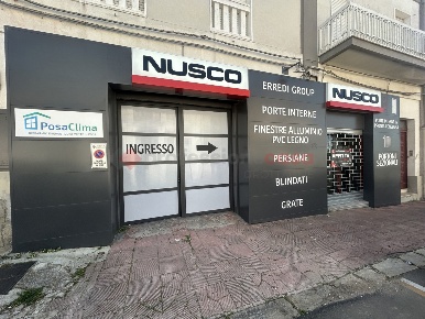 Foto Laboratorio in Via Partigiani Caduti 11, Grottaglie di 350 m²
