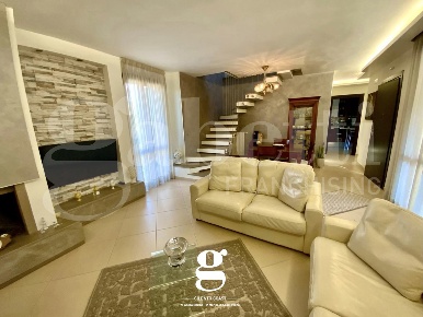 Foto Casa indipendente in Via Grisi s.n.c, Ascea di 122 m² con 6 locali