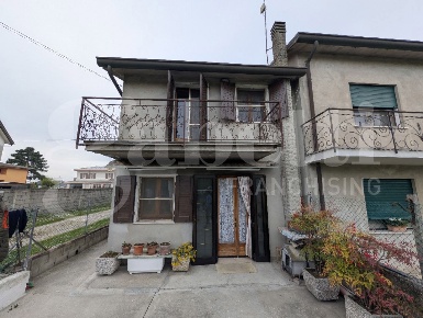 Foto Villa bifamiliare in Via Cavarzere via San Pietro 22, Cavarzere