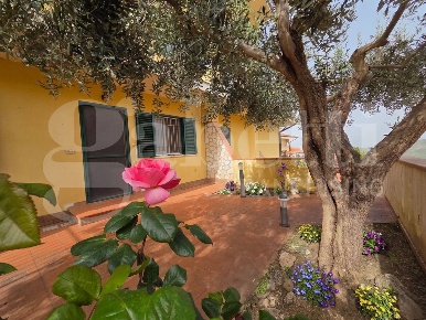 Foto Appartamento in Via Kennedy 11, Marano Marchesato di 90 m² in vendita