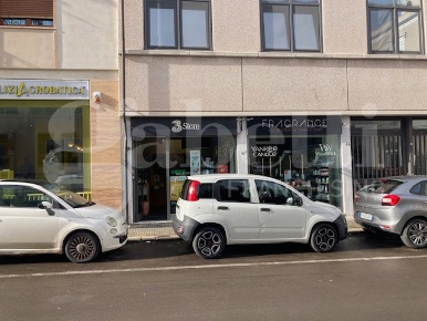 Foto Negozio in Via Indipendenza 42, Brindisi Centro Storico di 96 m²