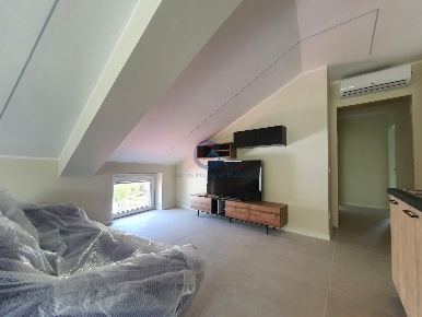 Foto Mansarde in Viale Lucrezia della Valle 95, Catanzaro Sala di 65 m²