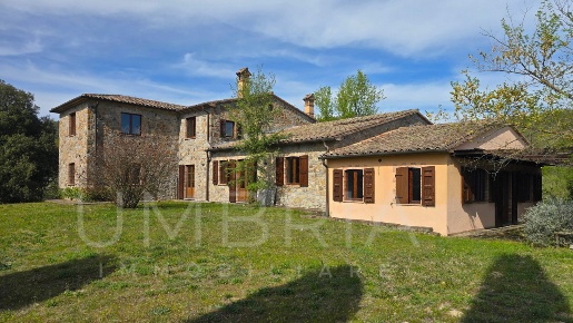 Foto Casale in Strada Montiano 10, Ficulle di 432 m² con 16 locali