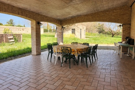 Foto Rustico a Recanati di 445 m² con 12 locali in vendita