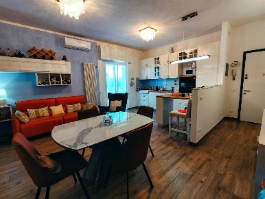 Foto Appartamento a Luni Casano Dogana Isola di 95 m² con 5 locali