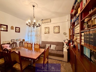 Foto Appartamento in Via Ungheria, Firenze Europa di 98 m² con 4 locali