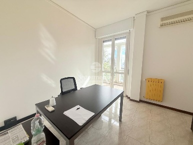 Foto Ufficio in Via Malta 12, Brescia Brescia Due di 160 m² con 7 locali