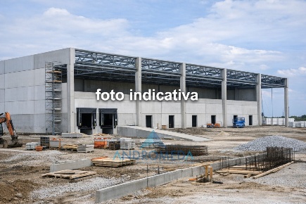 Foto Capannone industriale a Vitulazio di 4120 m² con 6 locali in vendita