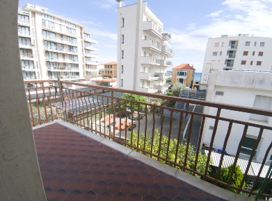Foto Appartamento in Viale della Repubblica, Pietra Ligure Centro di 50 m²