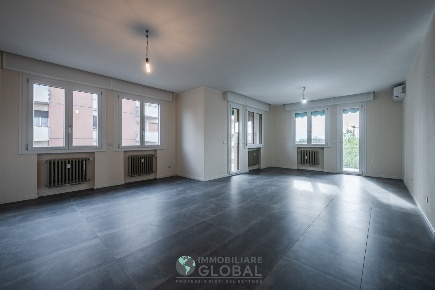 Foto Appartamento in Via Castelvetro 67, Modena Viali di 159 m² in vendita