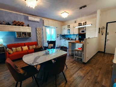 Foto Appartamento a Luni Casano Dogana Isola di 95 m² con 5 locali