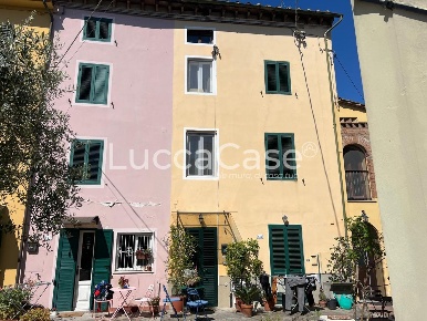 Foto Casa indipendente a Lucca Mugnano di 80 m² con 5 locali in vendita
