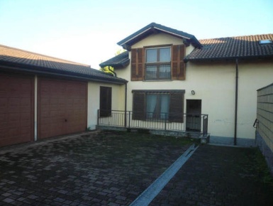 Foto Appartamento a San Colombano al Lambro Centro di 132 m² con 4 locali